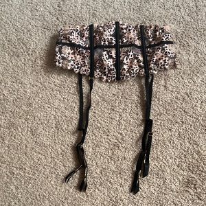 Victoria’s Secret garter belt nwt